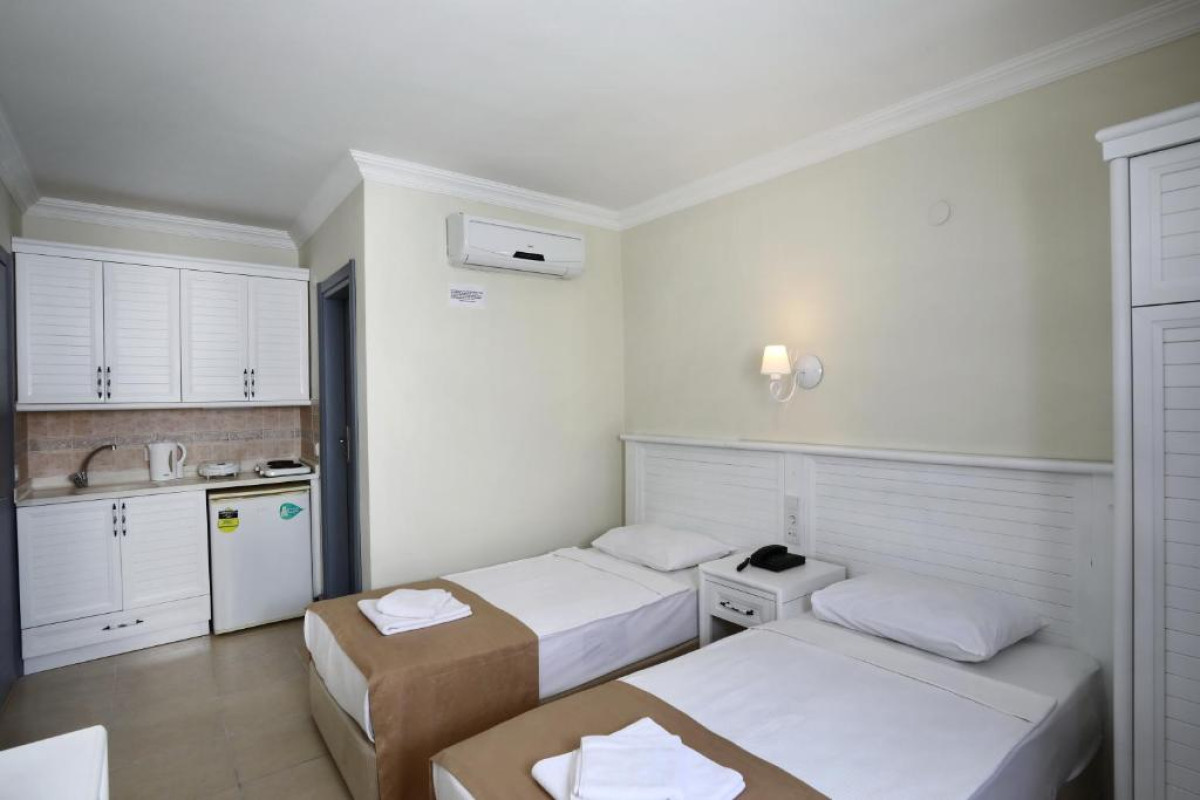 Summer Garden Suites and Beach Hotel