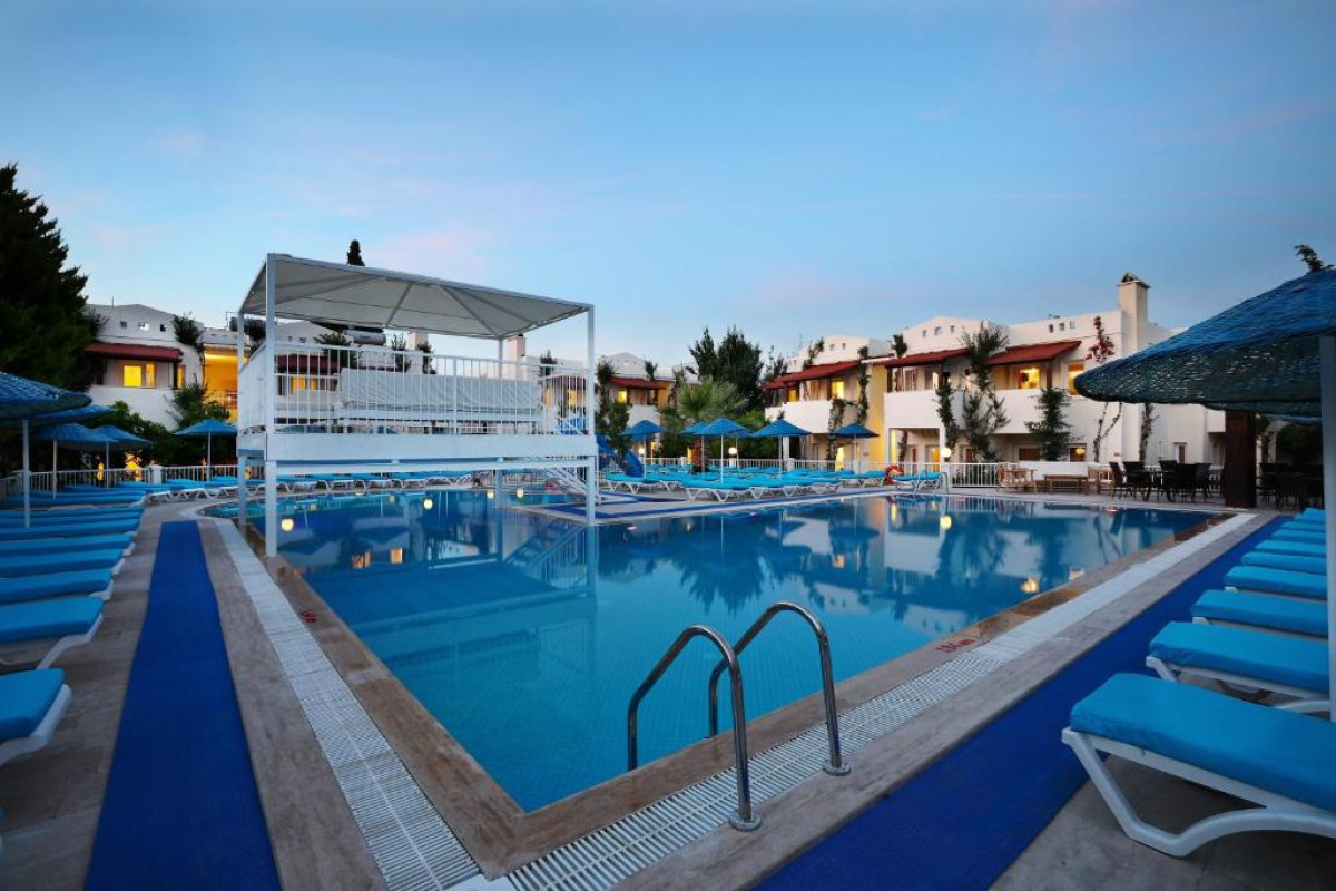 Summer Garden Suites and Beach Hotel
