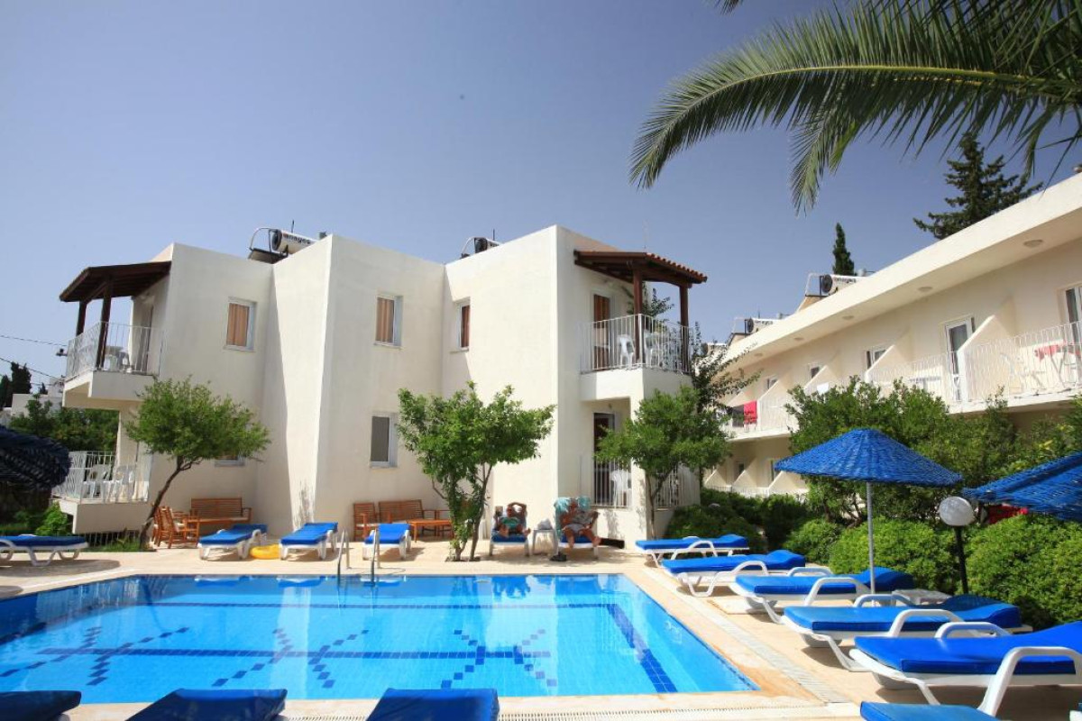 Summer Garden Suites and Beach Hotel