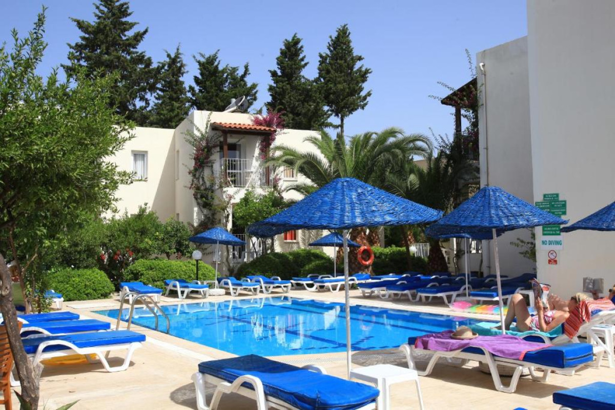 Summer Garden Suites and Beach Hotel
