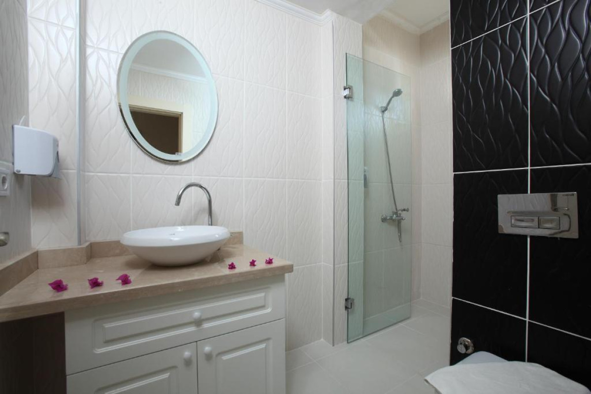 Summer Garden Suites and Beach Hotel