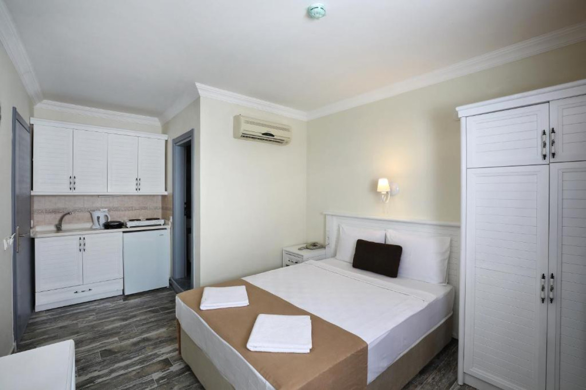 Summer Garden Suites and Beach Hotel