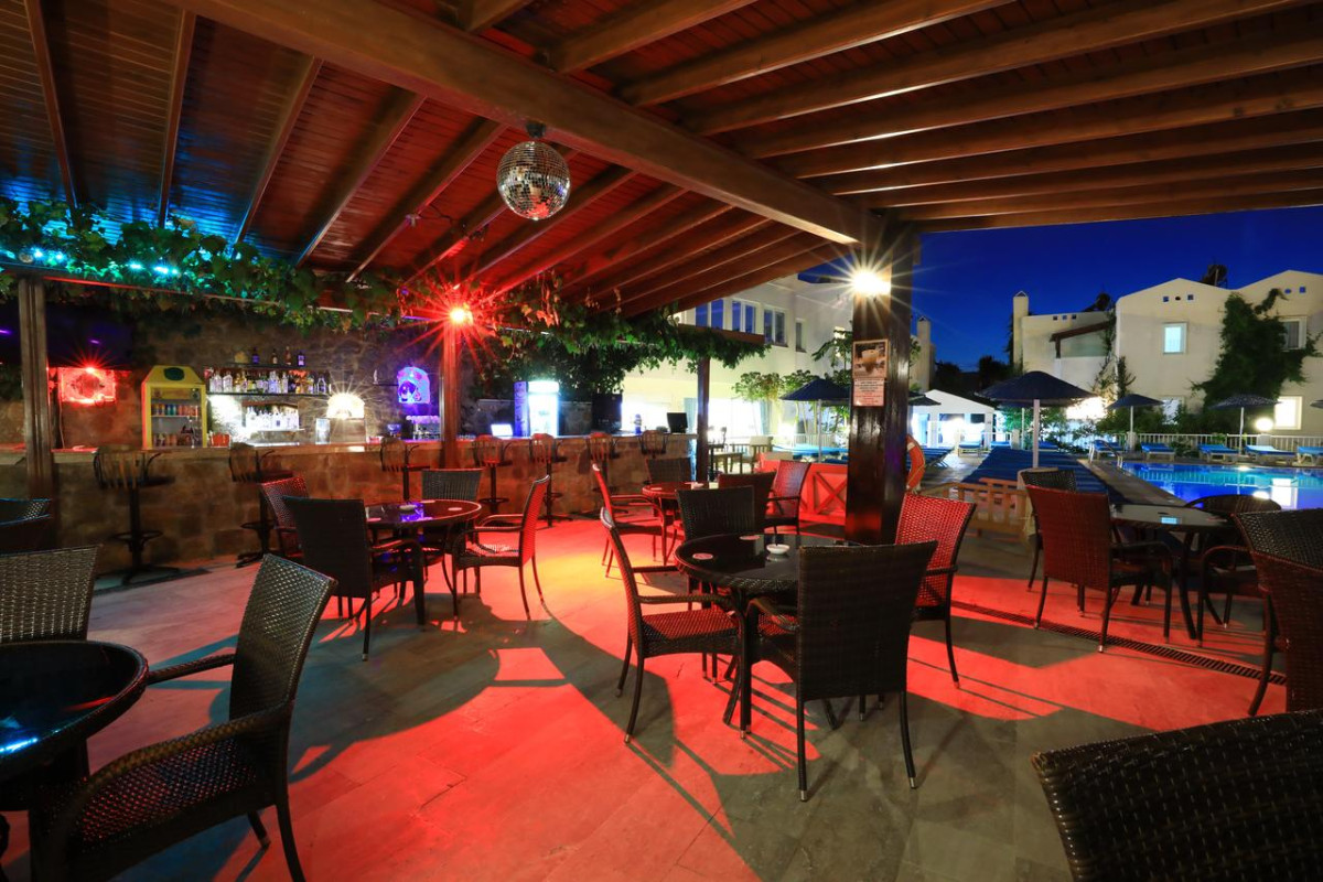 SUMMER GARDEN SUITES AND BEACH HOTEL