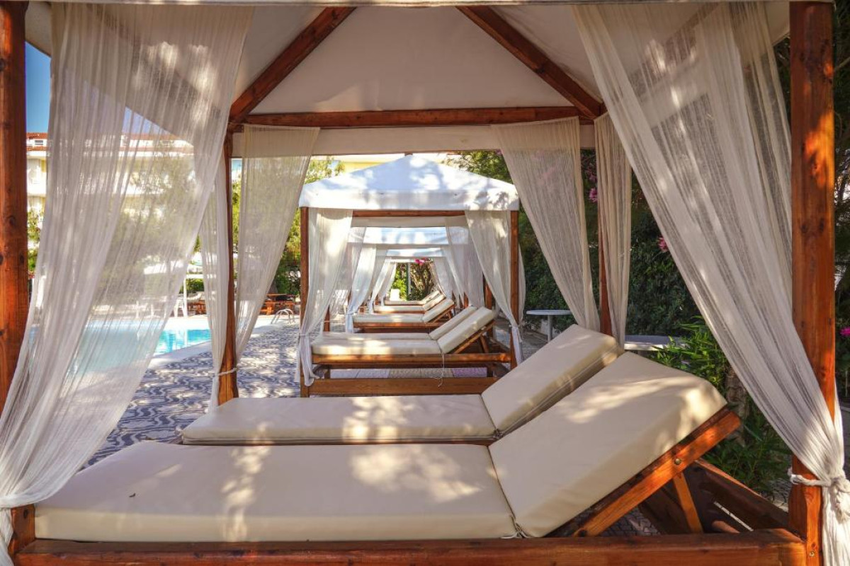 Summery Hotel