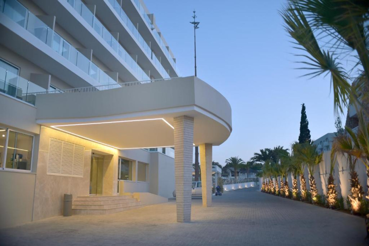 Sunrise Gardens Aparthotel