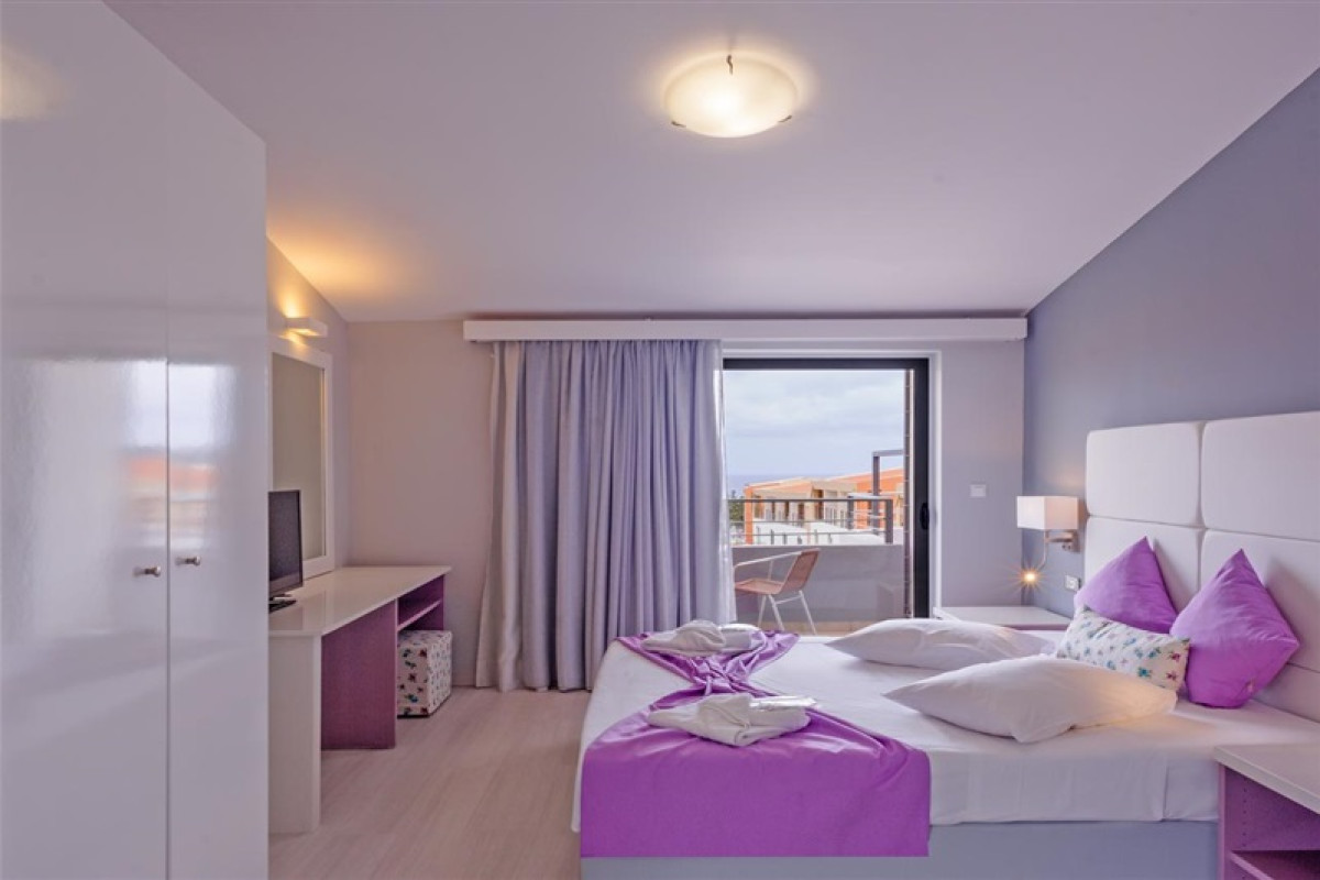 SUNRISE VILLAGE HOTEL