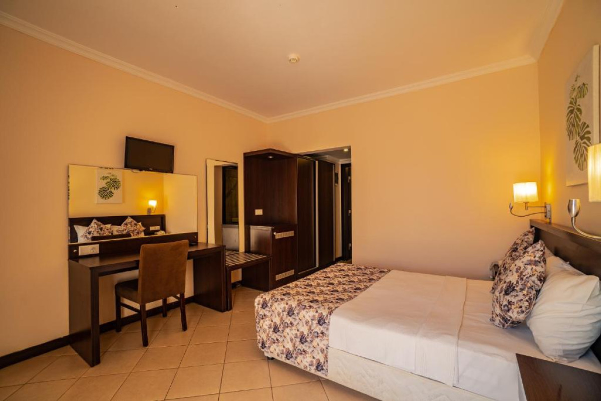 Sunshine Holiday Resort