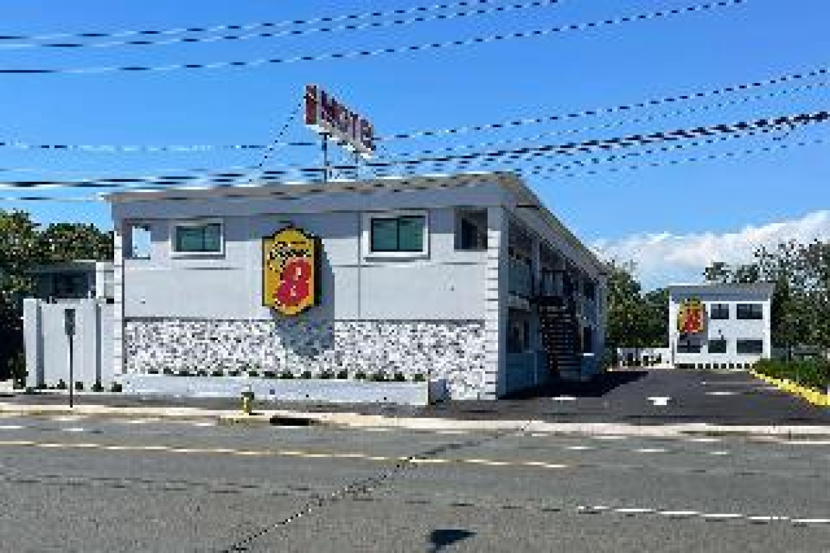 SUPER 8 BY WYNDHAM LINDENHURST