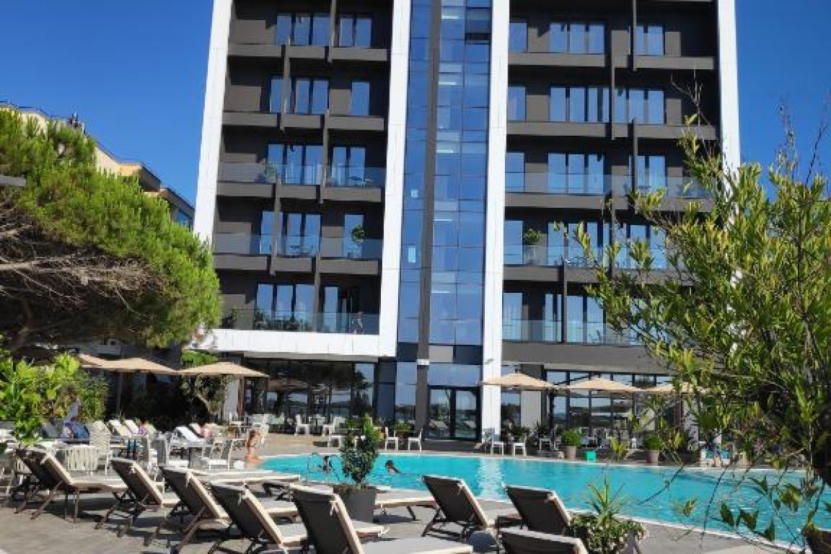 Hotel And Spa Supreme
