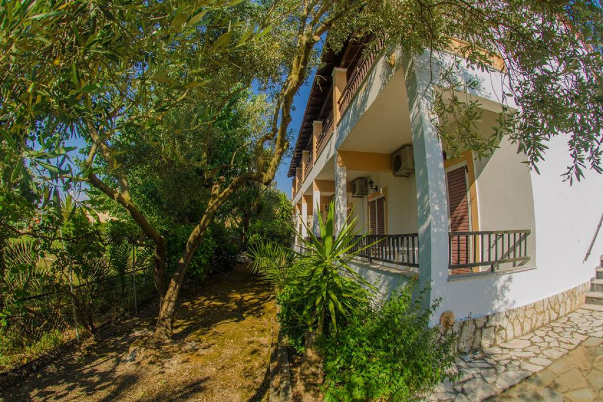 Takis & Efi Apartments
