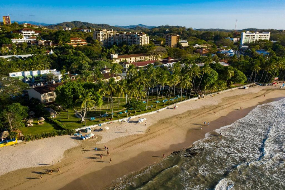 Tamarindo Diria Beach Resort