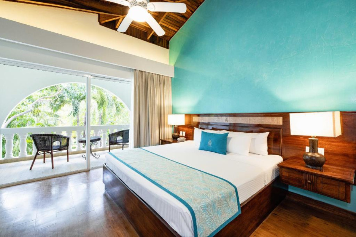 Tamarindo Diria Beach Resort
