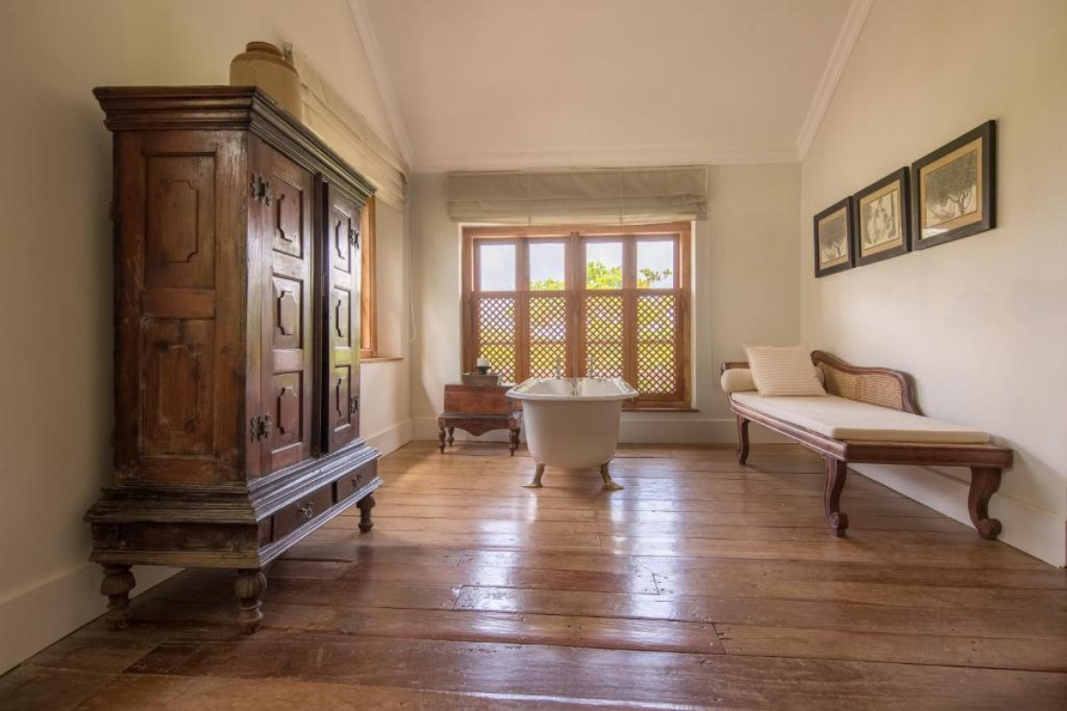 Taru Villas Rampart Street
