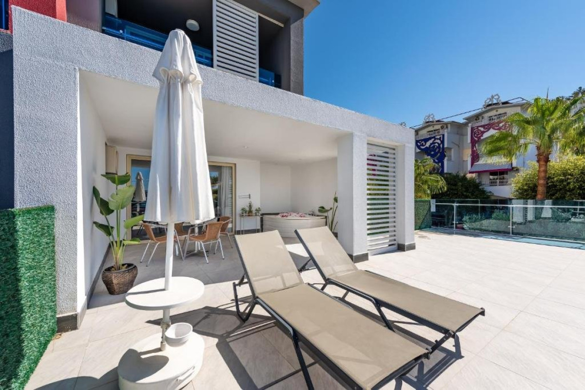 White City Beach Hotel