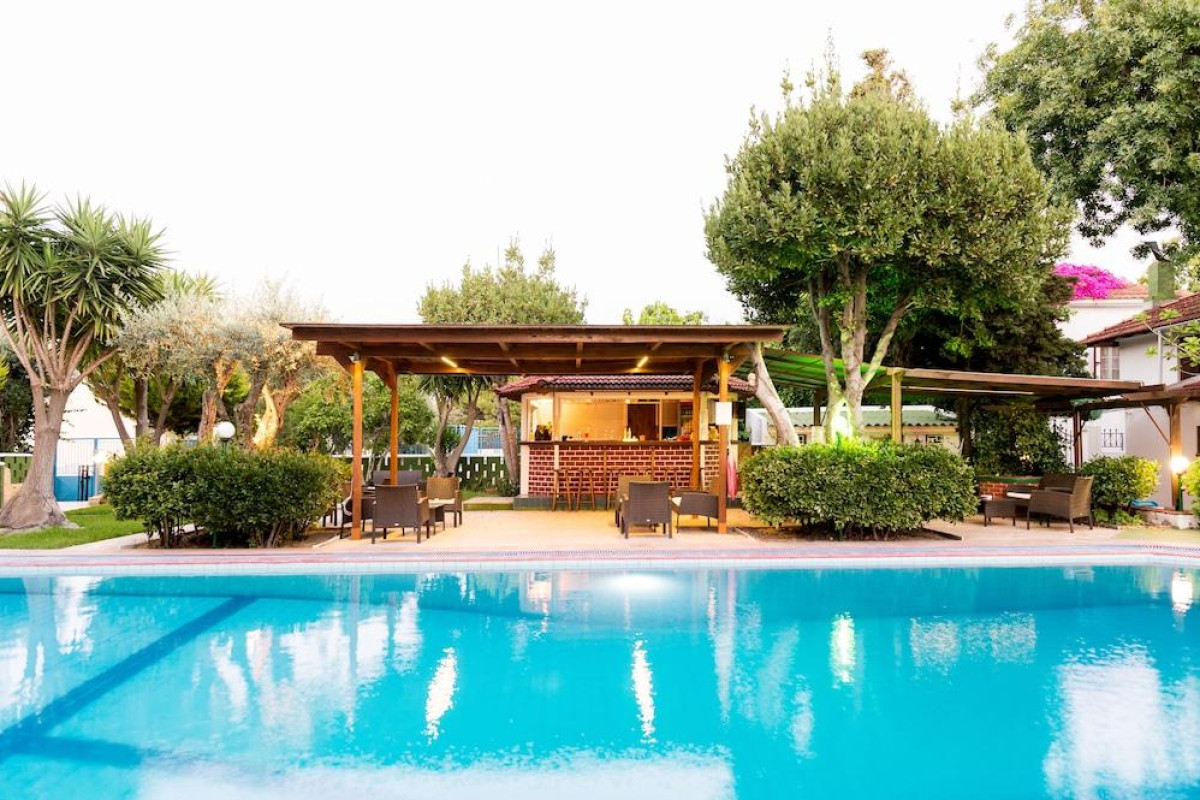 Terinikos Sunny Garden Hotel & Junior Suites