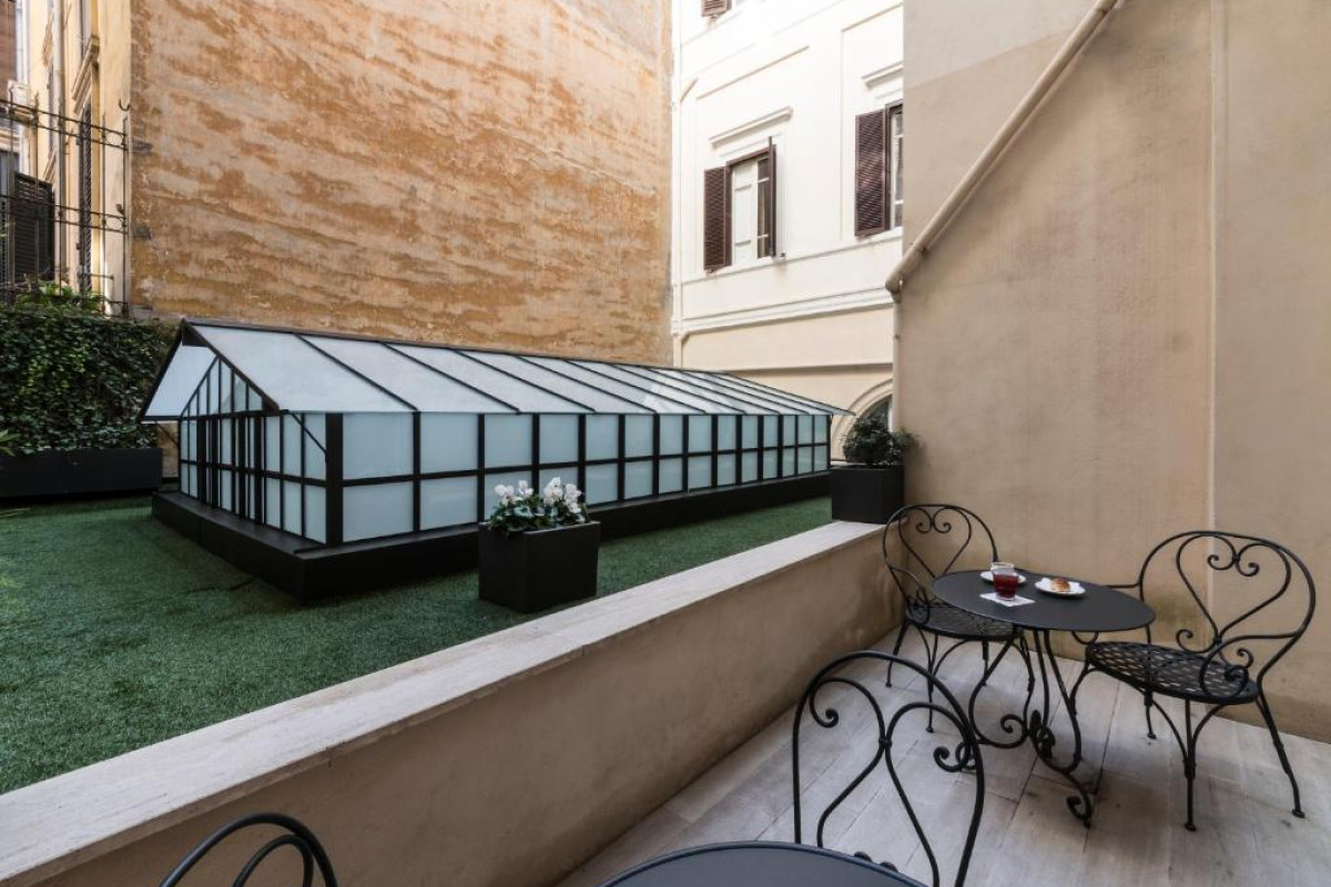 Terrace Pantheon Relais
