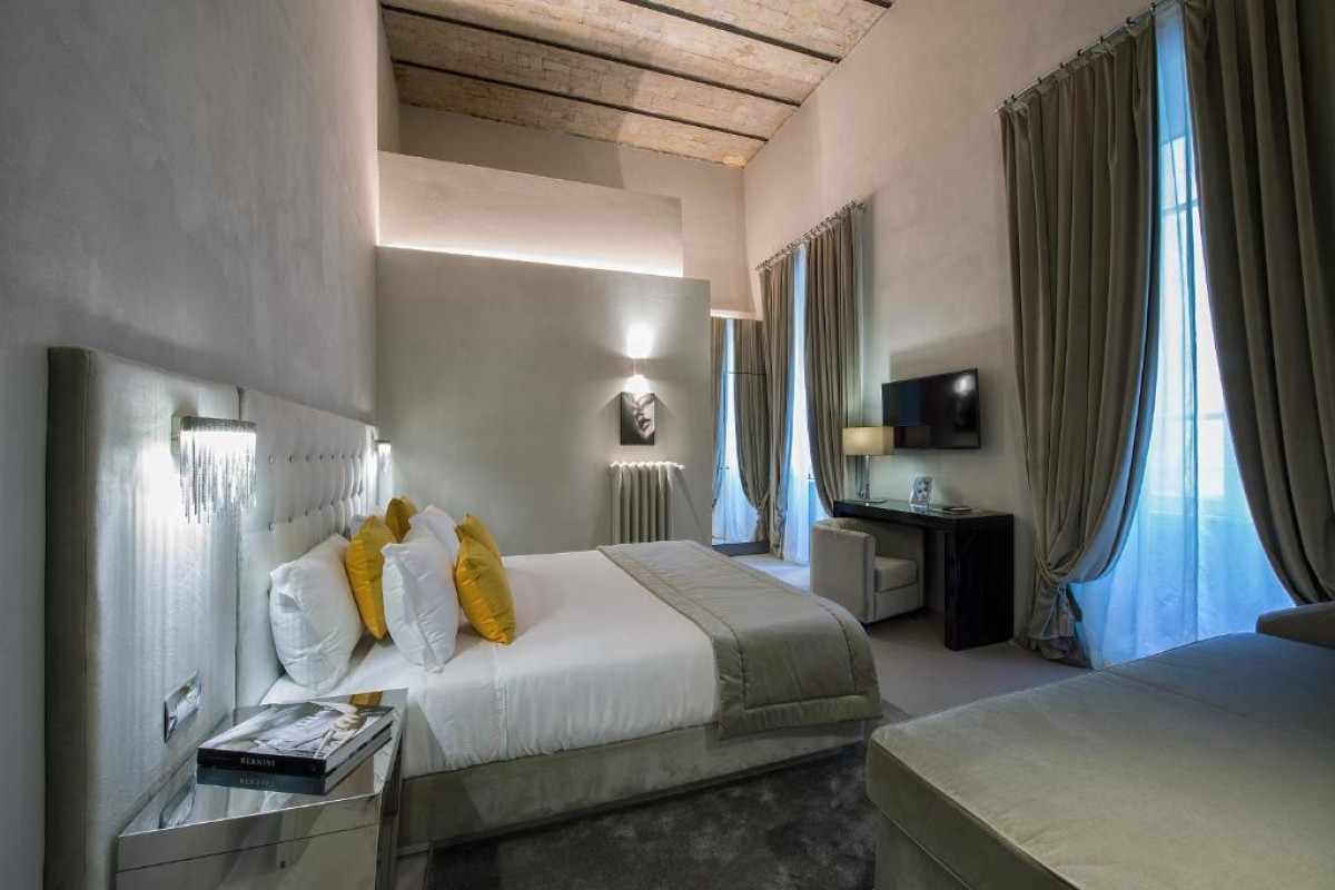 Terrace Pantheon Relais