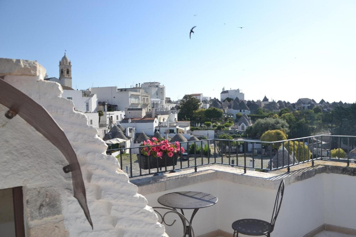 TERRAZZA SUI TRULLI (BARI PROVINCE, 56 KM FROM BARI CITY)