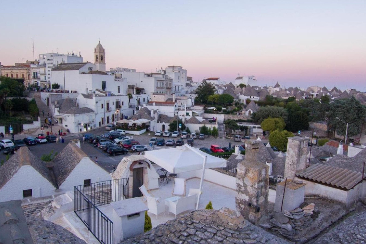 TERRAZZA SUI TRULLI (BARI PROVINCE, 56 KM FROM BARI CITY)