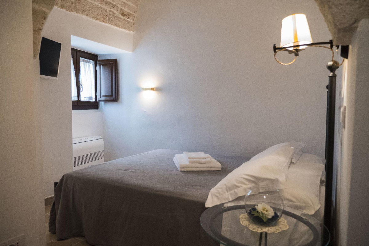 TERRAZZA SUI TRULLI (BARI PROVINCE, 56 KM FROM BARI CITY)
