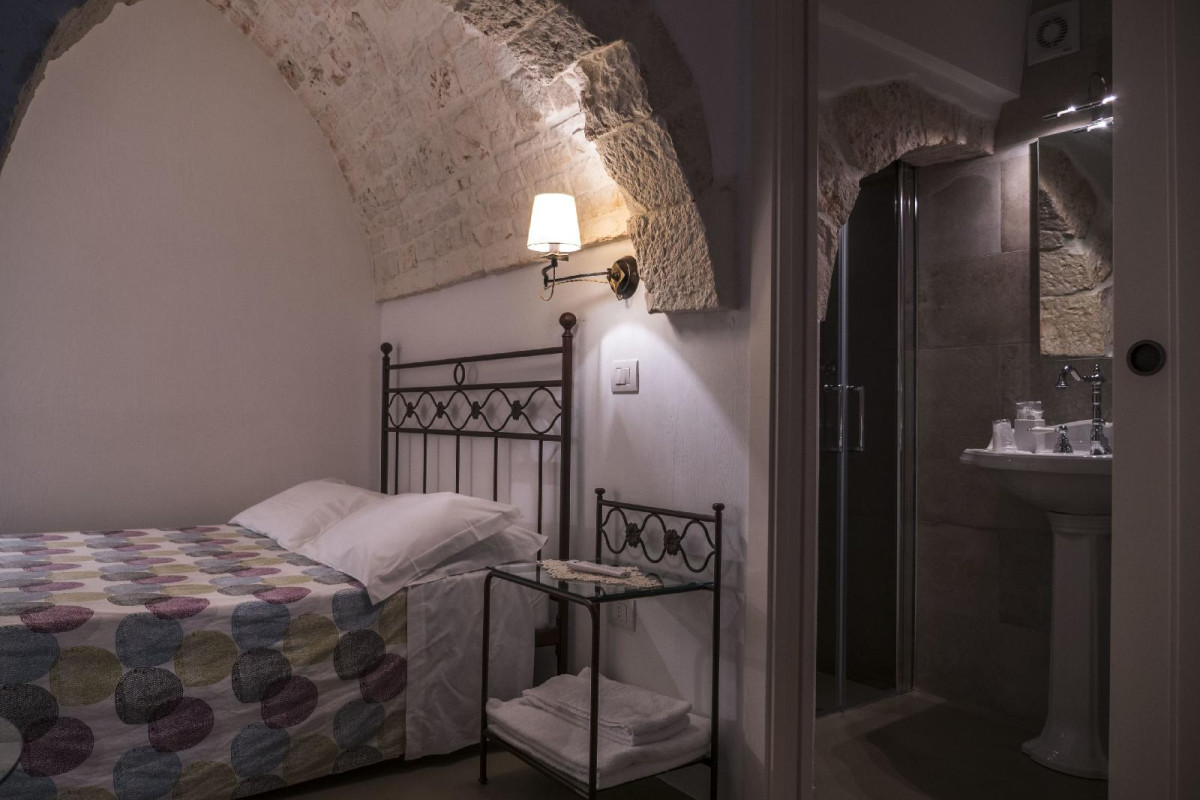TERRAZZA SUI TRULLI (BARI PROVINCE, 56 KM FROM BARI CITY)