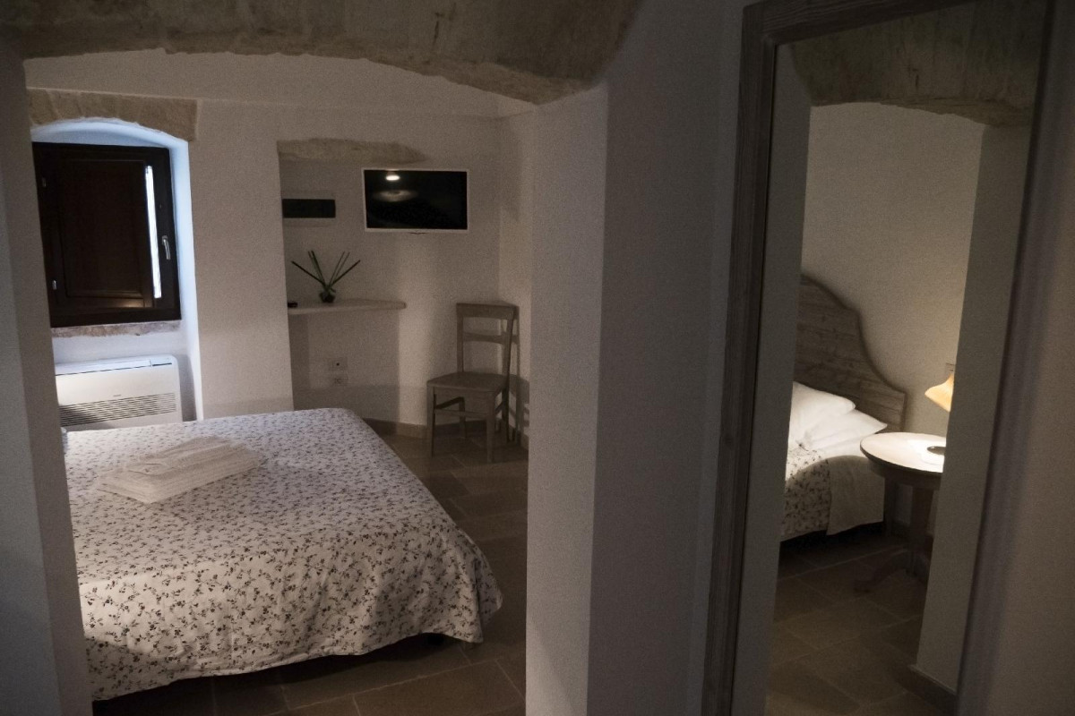 TERRAZZA SUI TRULLI (BARI PROVINCE, 56 KM FROM BARI CITY)