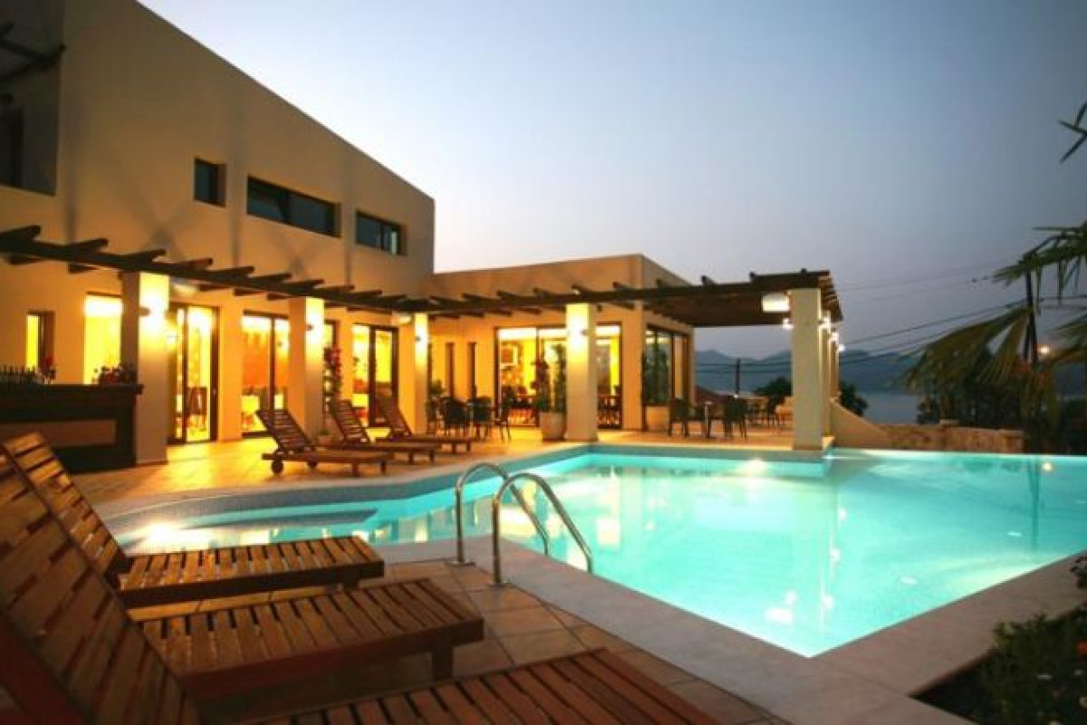 Tesoro Hotel