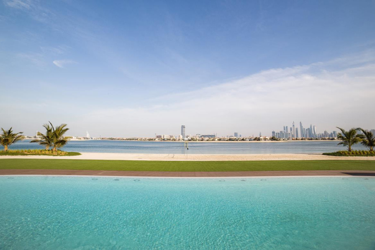 Th8 Palm Dubai Beach Resort Vignette Collection