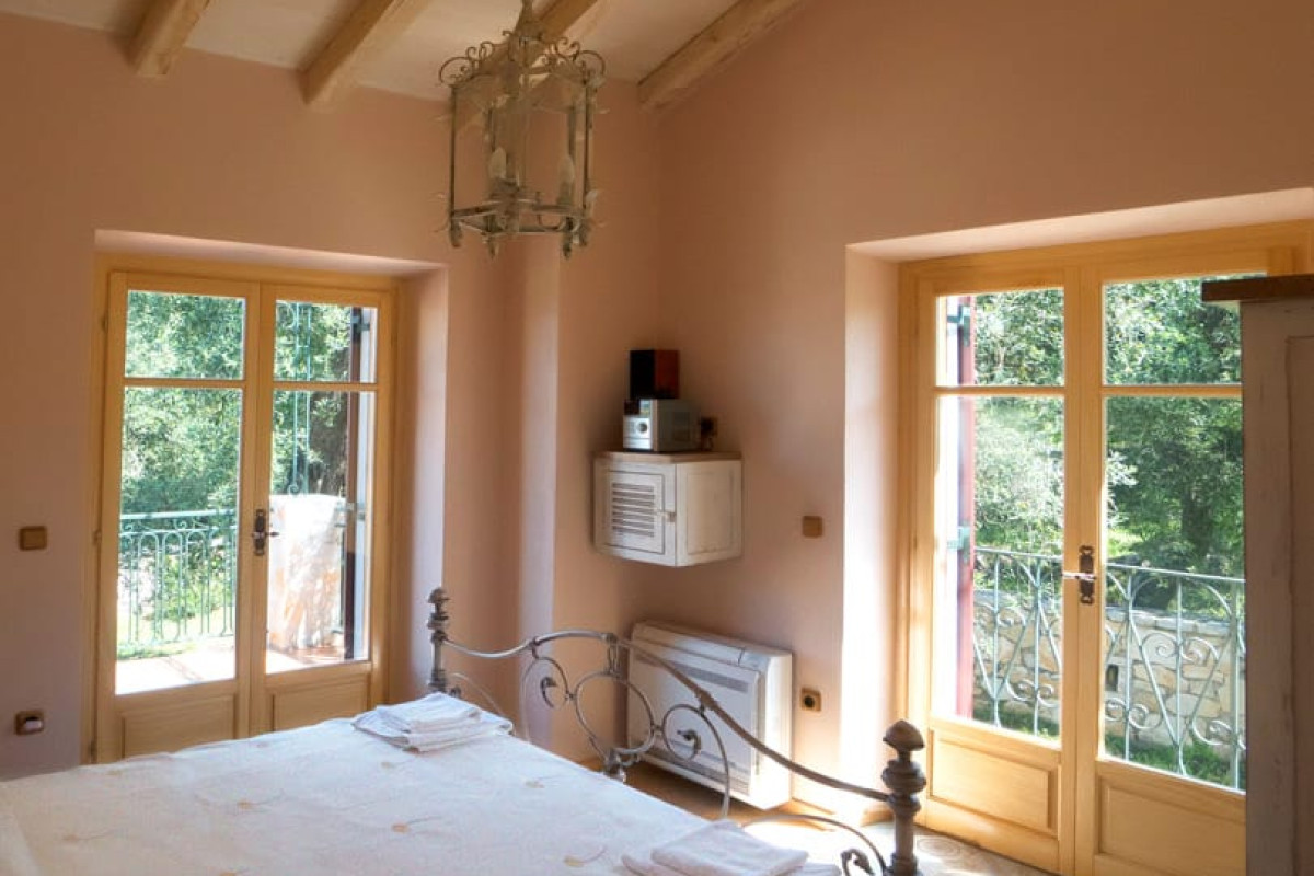 Thalia Cottage & Estate