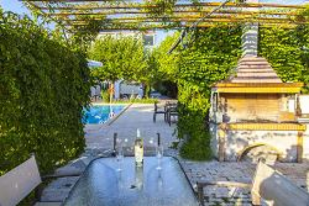 Thanasis Studios