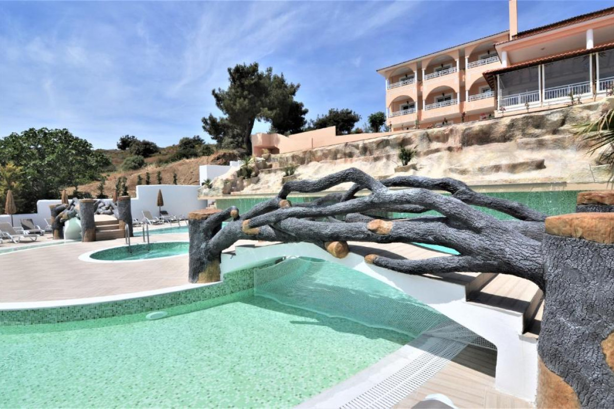 Grand Beach Hotel(DE STERS)