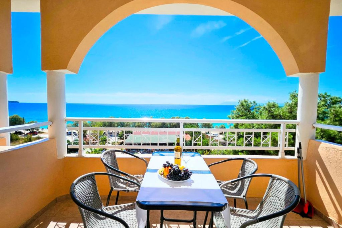 Grand Beach Hotel(DE STERS)