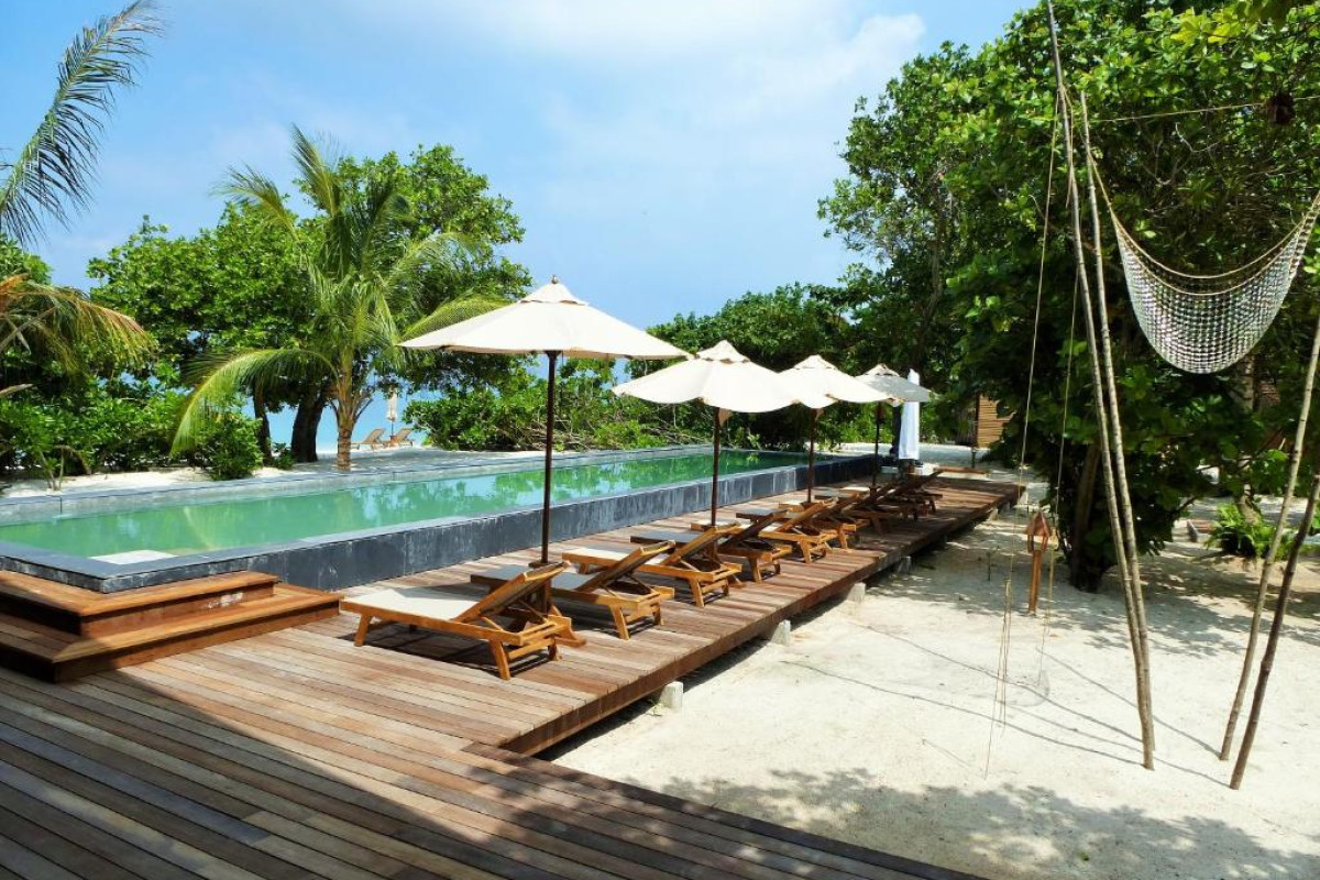 THE BAREFOOT ECO HOTEL