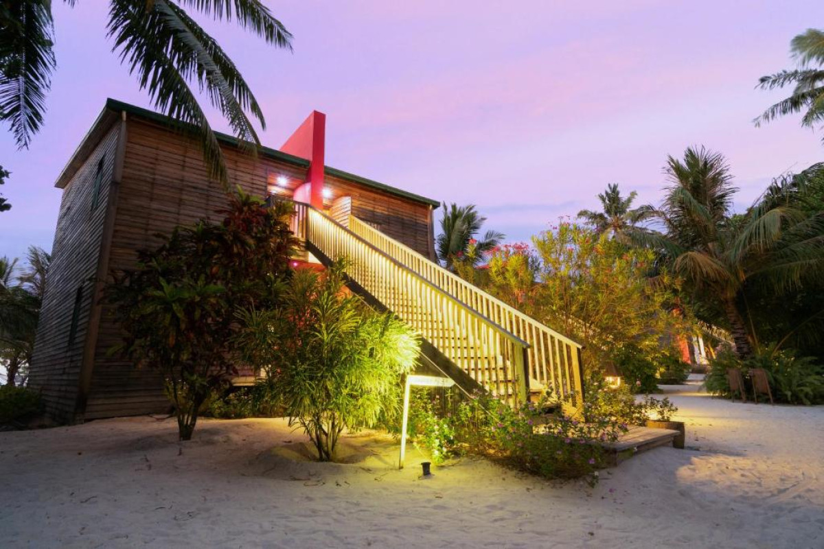THE BAREFOOT ECO HOTEL
