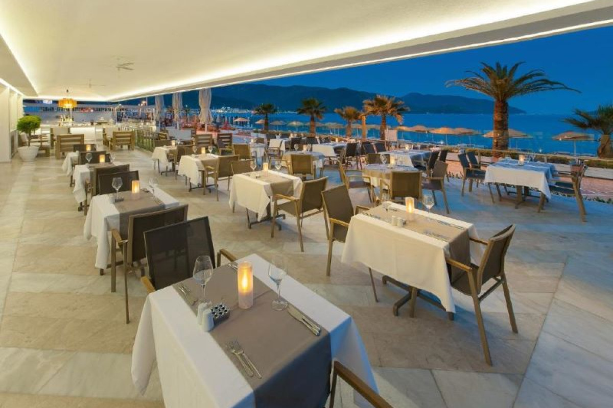 THE BEACH FRONT HOTEL