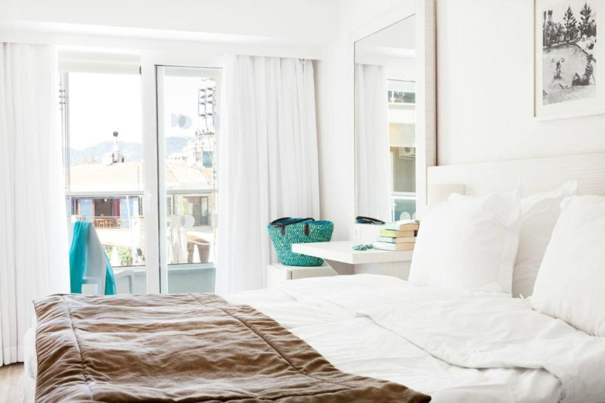 THE BEACHFRONT HOTEL