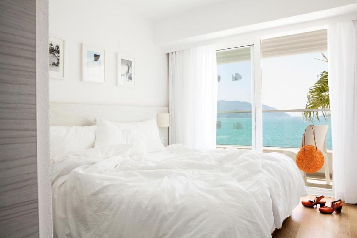 THE BEACHFRONT HOTEL