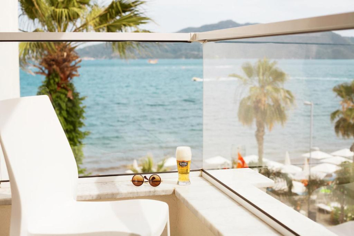 THE BEACHFRONT HOTEL