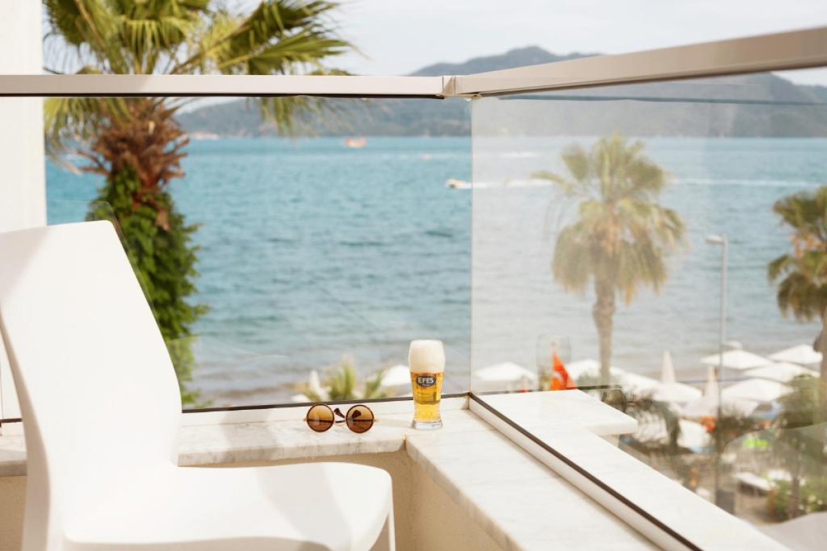 THE BEACHFRONT HOTEL