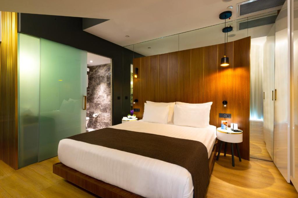 THE CRATON HOTEL