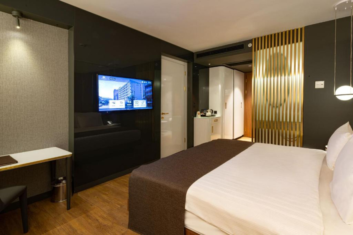 THE CRATON HOTEL