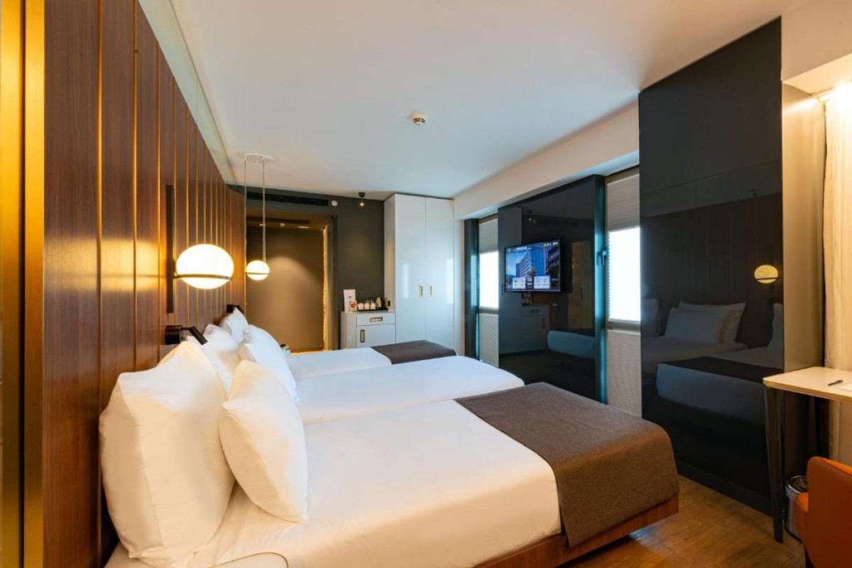 THE CRATON HOTEL