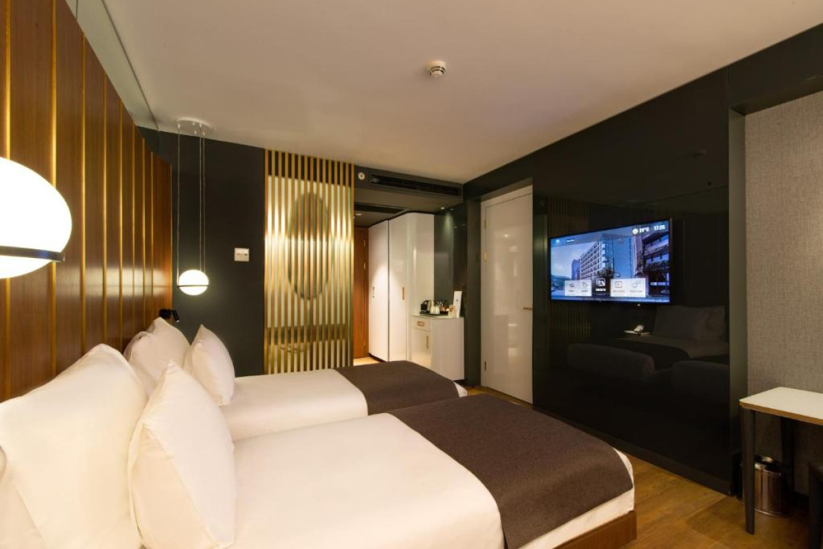THE CRATON HOTEL