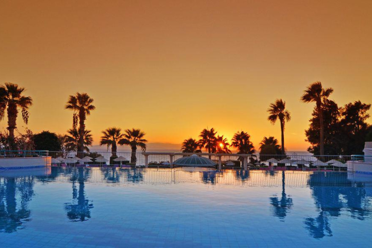 THE GRAND BLUE SKY INTERNATIONAL