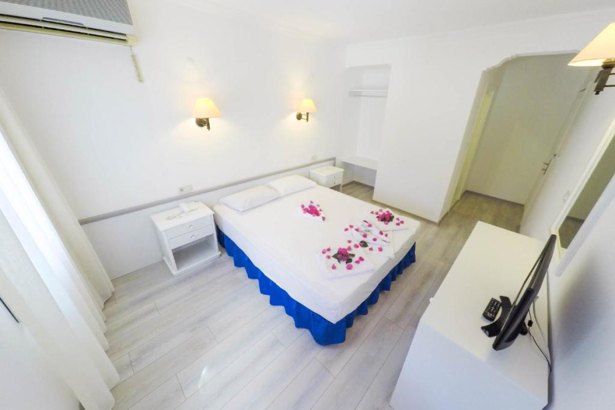 THE HELLO HOTEL