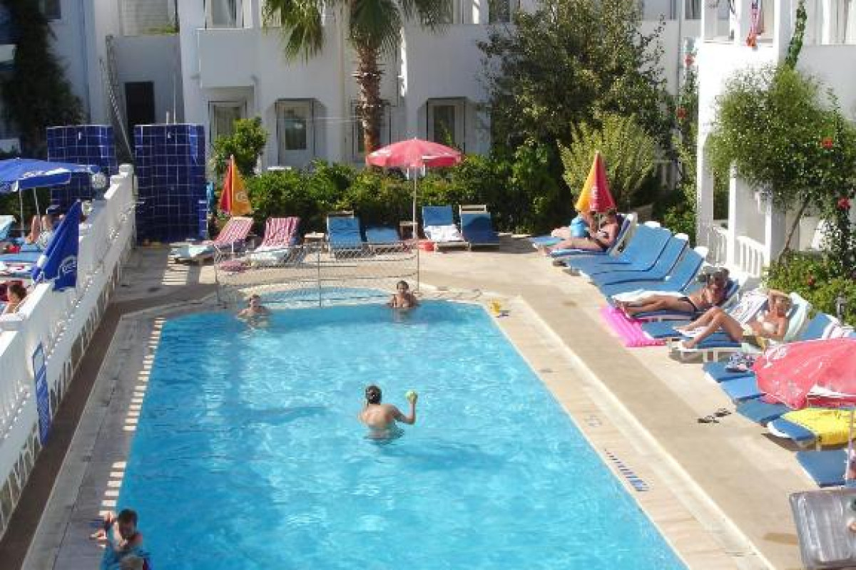 THE HELLO HOTEL