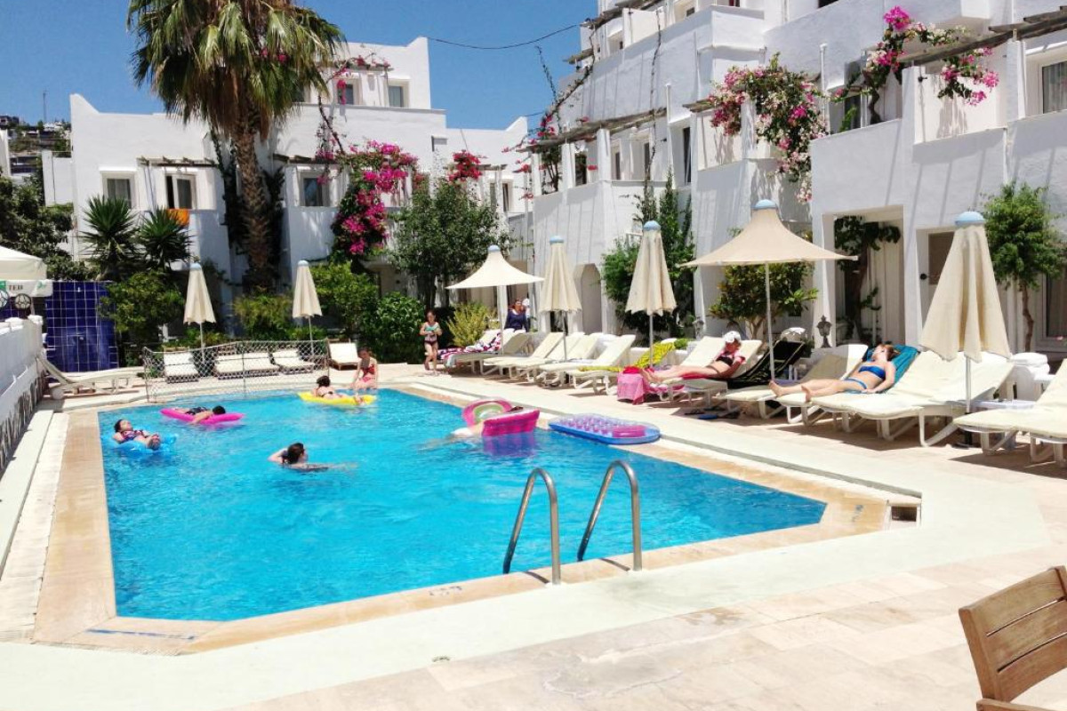 THE HELLO HOTEL