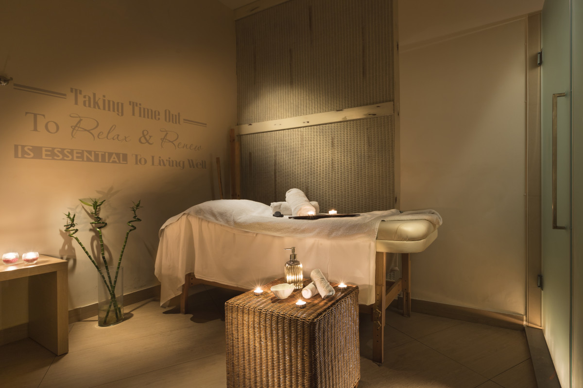 The Island Hotel, Adults 16+ hotel