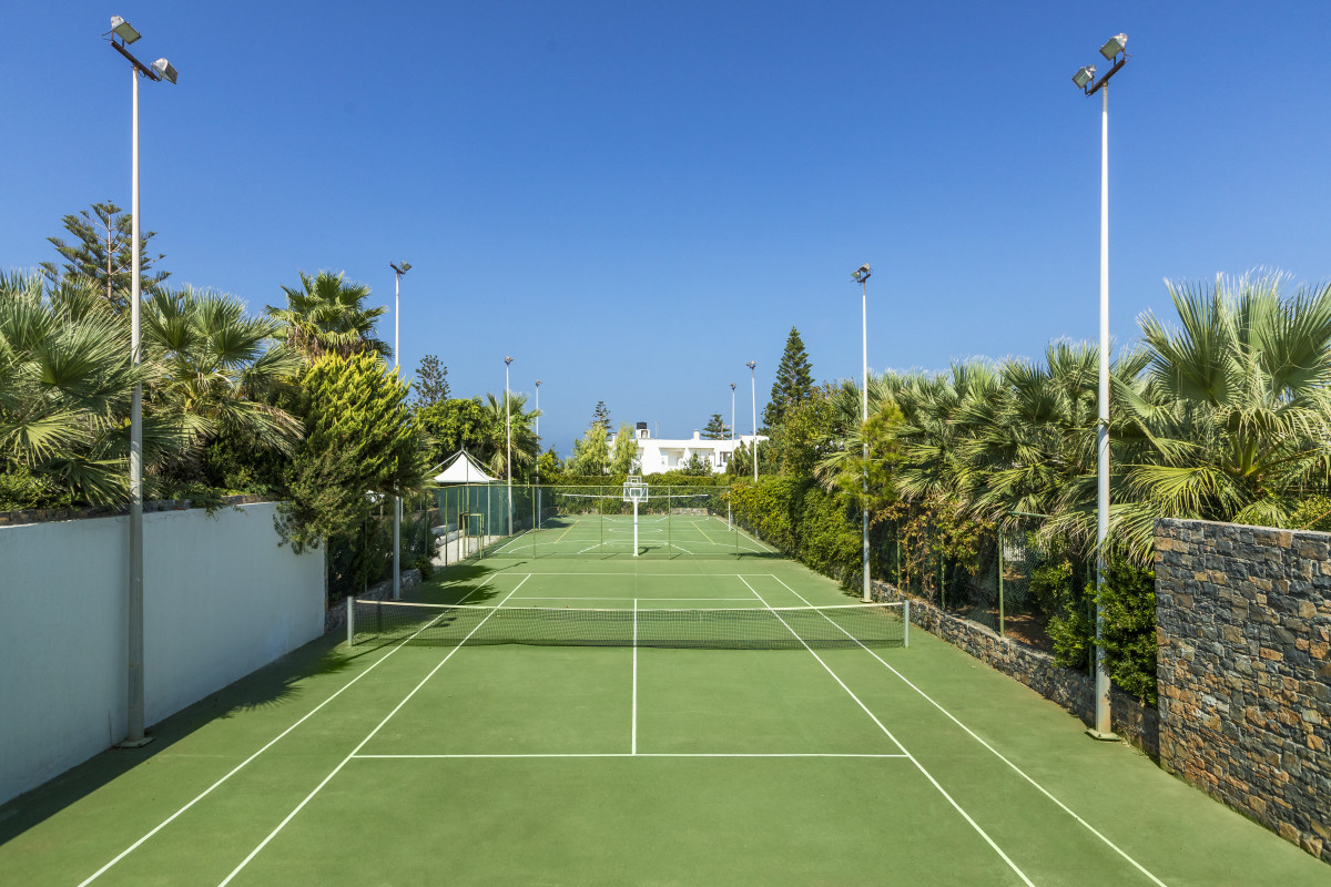The Island Hotel, Adults 16+ hotel