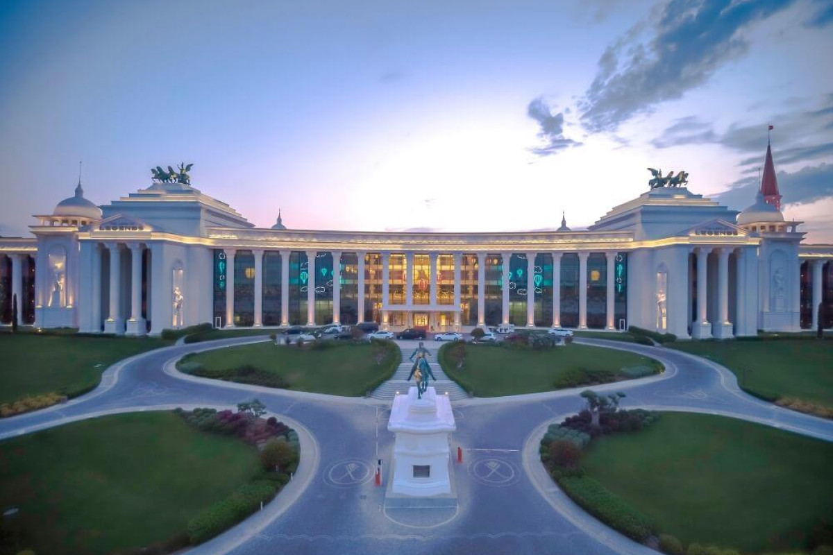 THE LAND OF LEGENDS KINGDOM HOTEL (BB)